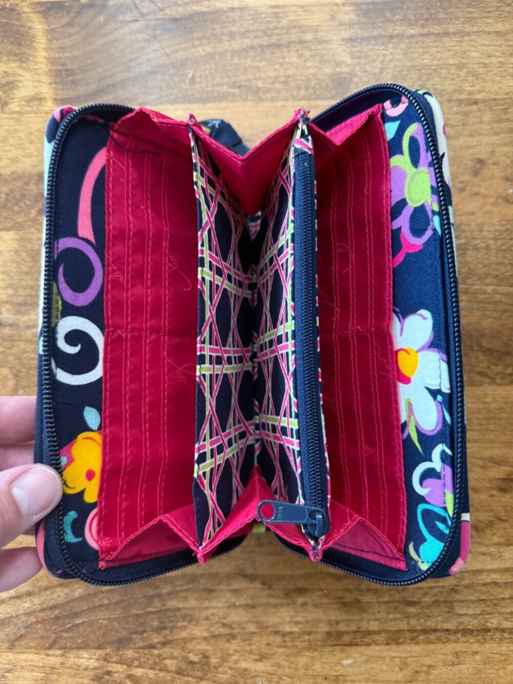 Vera Bradley Zip Around Accordion Wallet, Retired "Ribbons" Pattern, NWOT - Picture 5 of 16